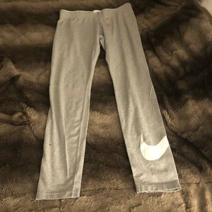 Lightly worn women’s size M Nike leggings